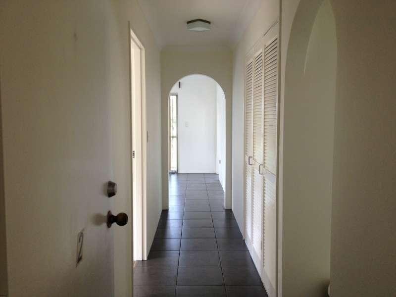 2/216 Marine Parade, Labrador QLD 4215