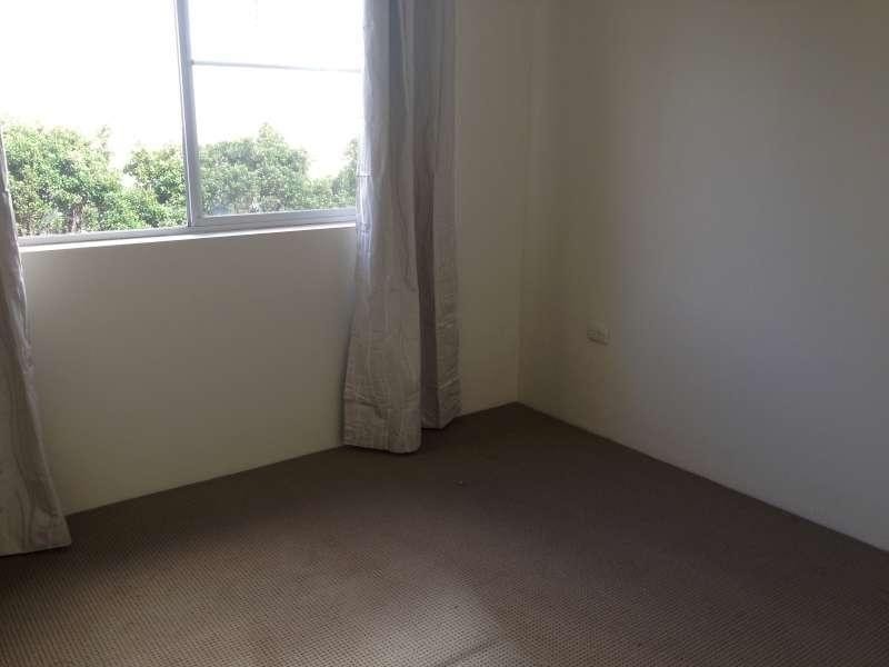 2/216 Marine Parade, Labrador QLD 4215