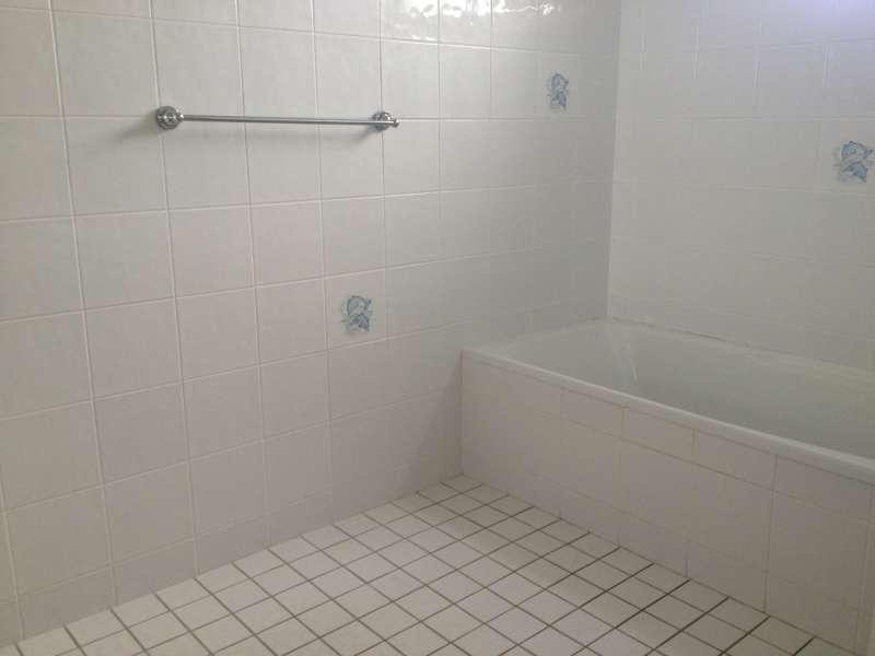 2/216 Marine Parade, Labrador QLD 4215