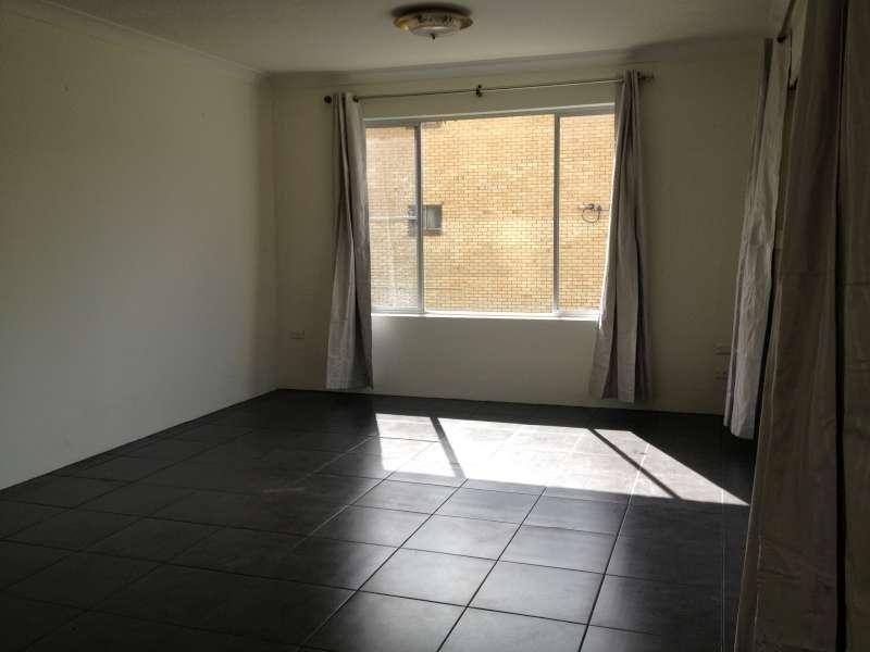 2/216 Marine Parade, Labrador QLD 4215