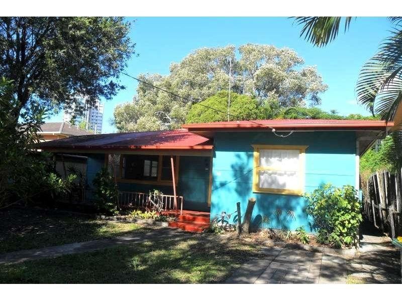 16 Bright Avenue, Labrador QLD 4215