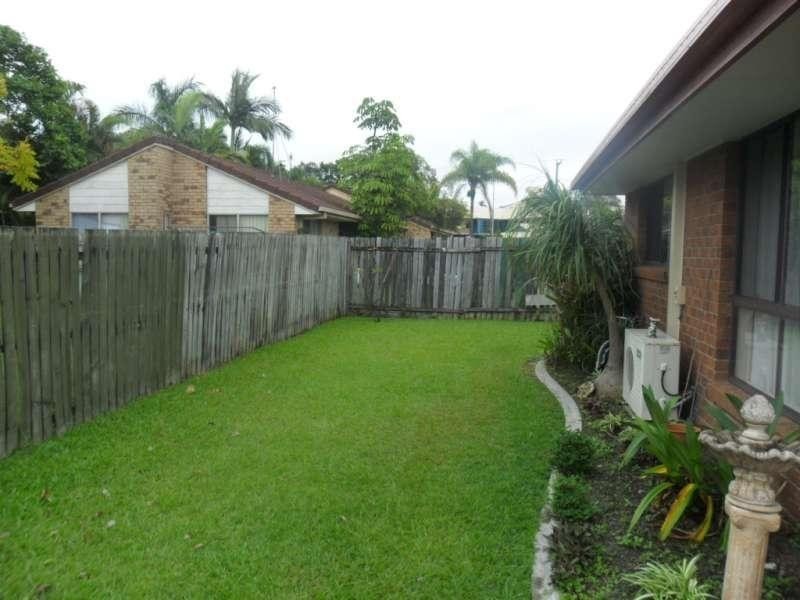 2/5 Hentdale Court, Labrador QLD 4215