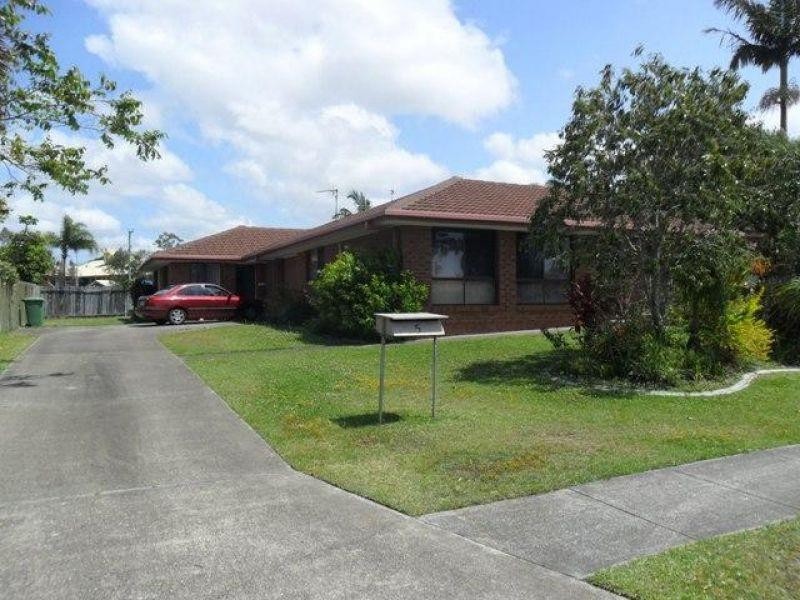 2/5 Hentdale Street, Labrador QLD 4215