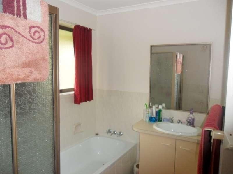 2/5 Hentdale Street, Labrador QLD 4215