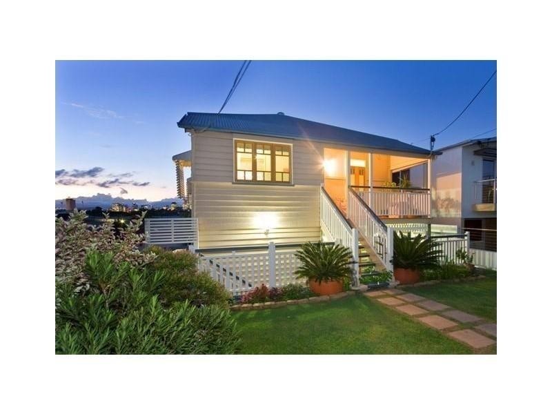 46 Ninth Avenue, Coorparoo QLD 4151