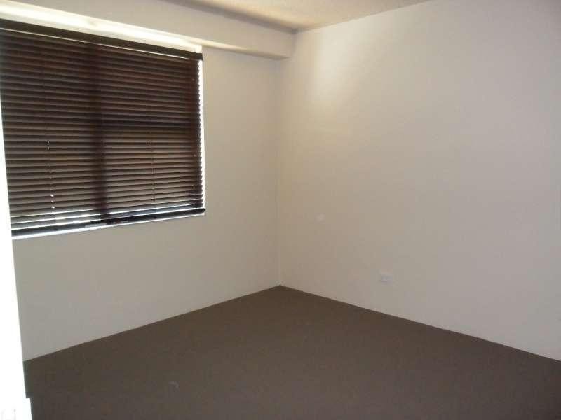 17/15 Pacific Street, Main Beach QLD 4217