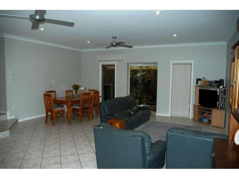 9 West Mountain Court, Parkwood QLD 4214