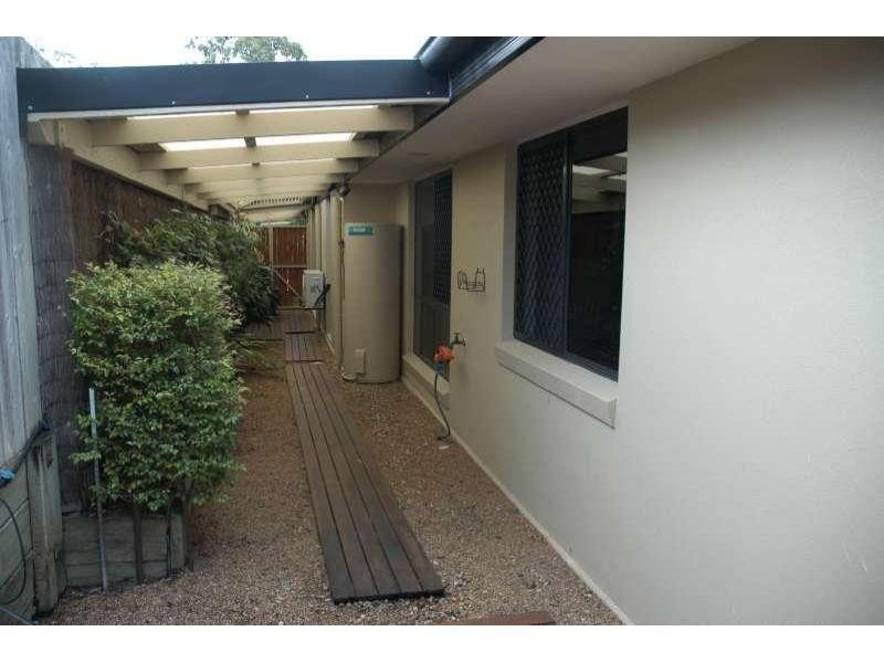 9 West Mountain Court, Parkwood QLD 4214