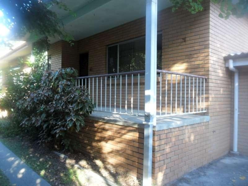 2/158 Frank Street, Labrador QLD 4215