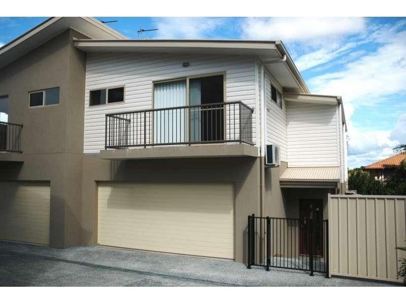 2/18 Fourth Street, Labrador QLD 4215