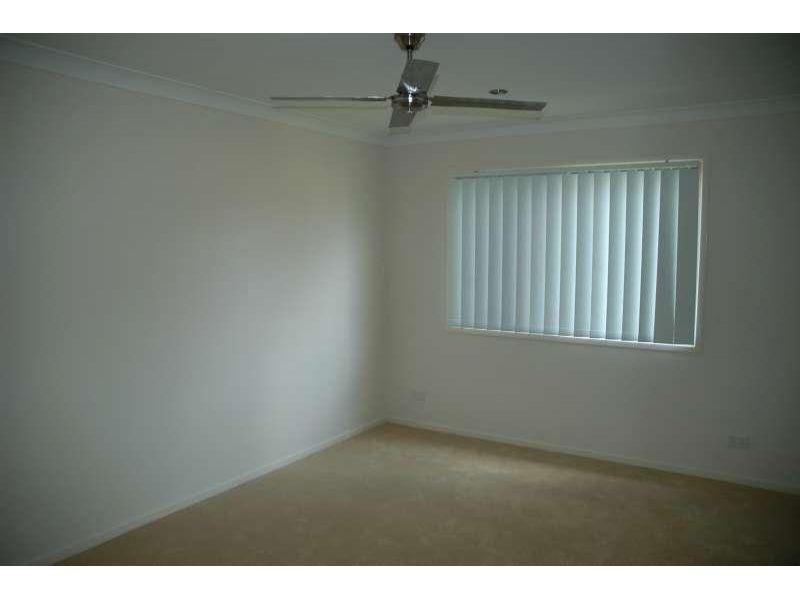 2/18 Fourth Street, Labrador QLD 4215