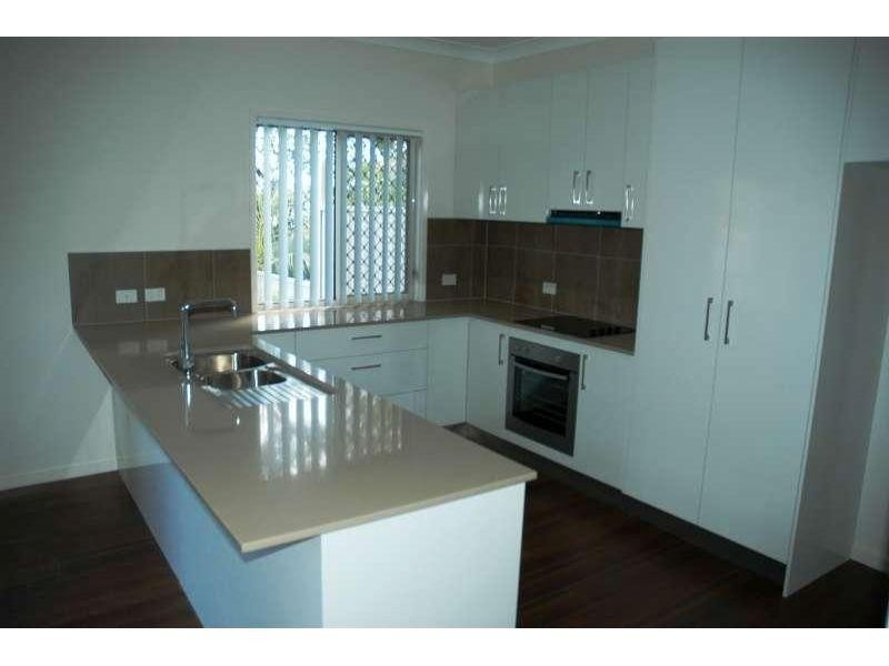2/18 Fourth Street, Labrador QLD 4215