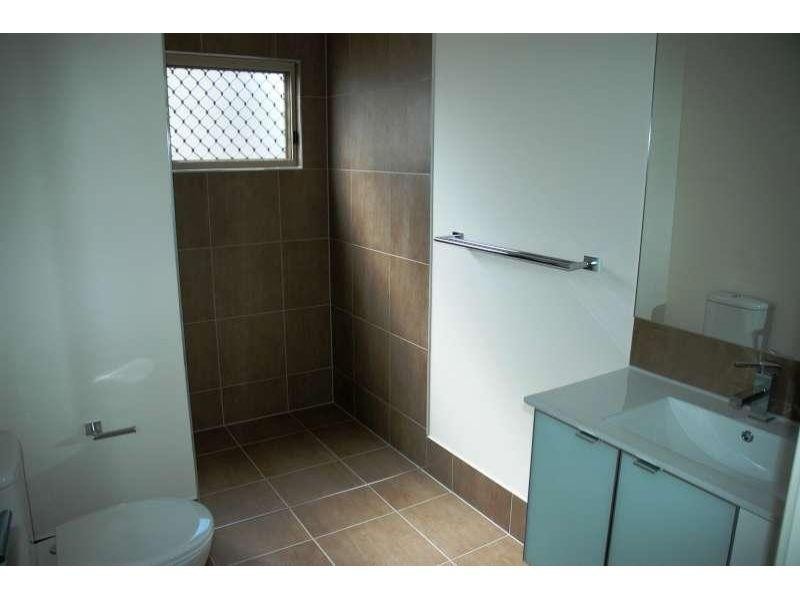 2/18 Fourth Street, Labrador QLD 4215
