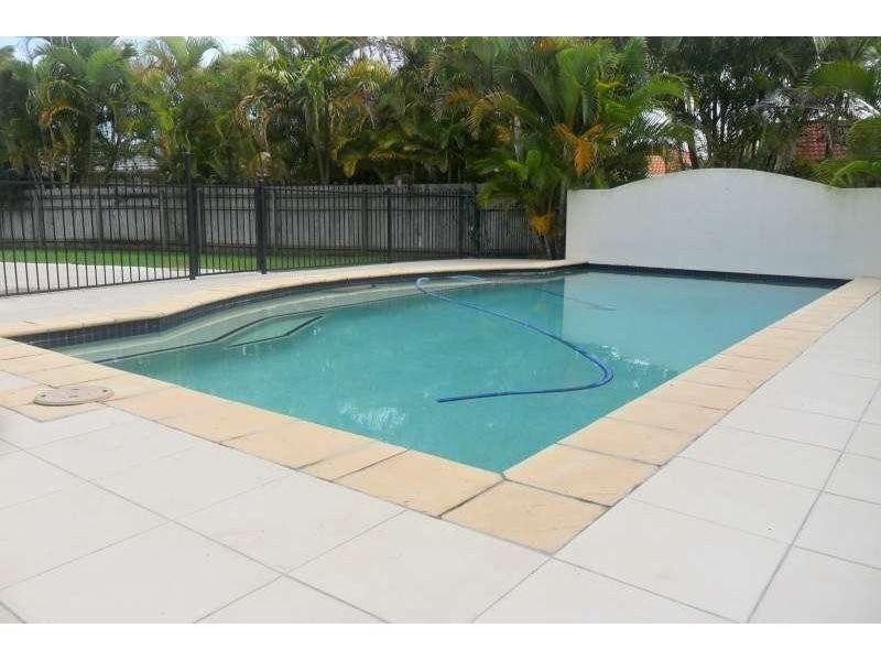 9 Marjorie Crescent, Benowa QLD 4217