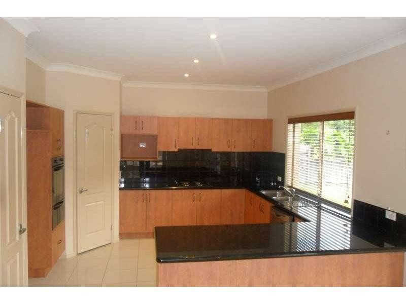 9 Marjorie Crescent, Benowa QLD 4217