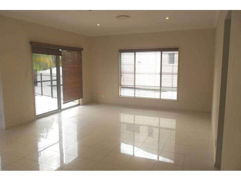 9 Marjorie Crescent, Benowa QLD 4217