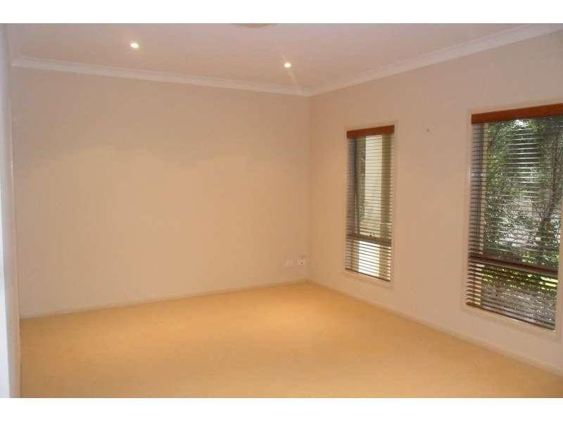 9 Marjorie Crescent, Benowa QLD 4217