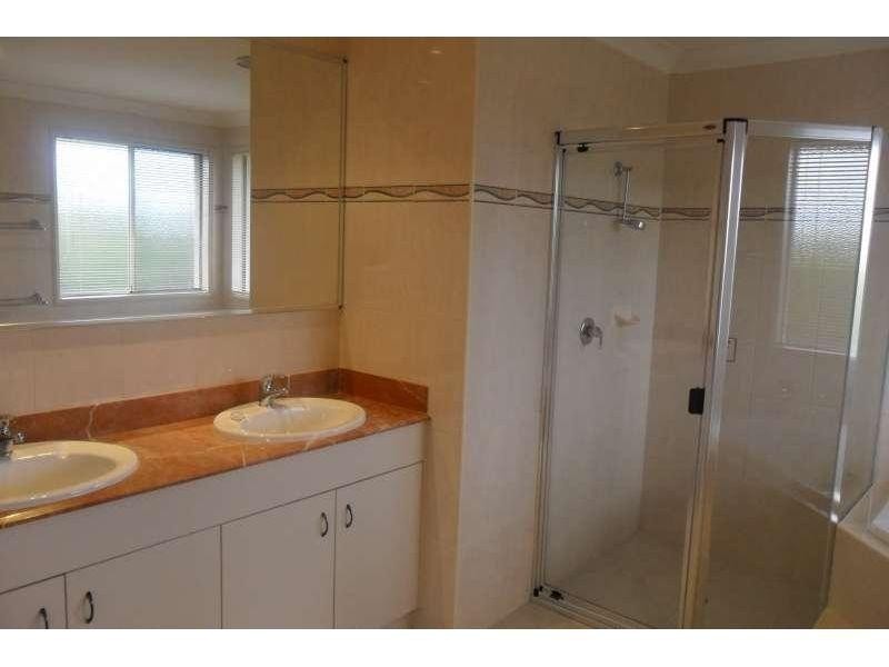 9 Marjorie Crescent, Benowa QLD 4217