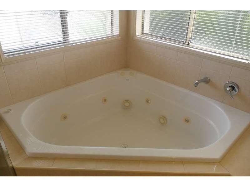 9 Marjorie Crescent, Benowa QLD 4217