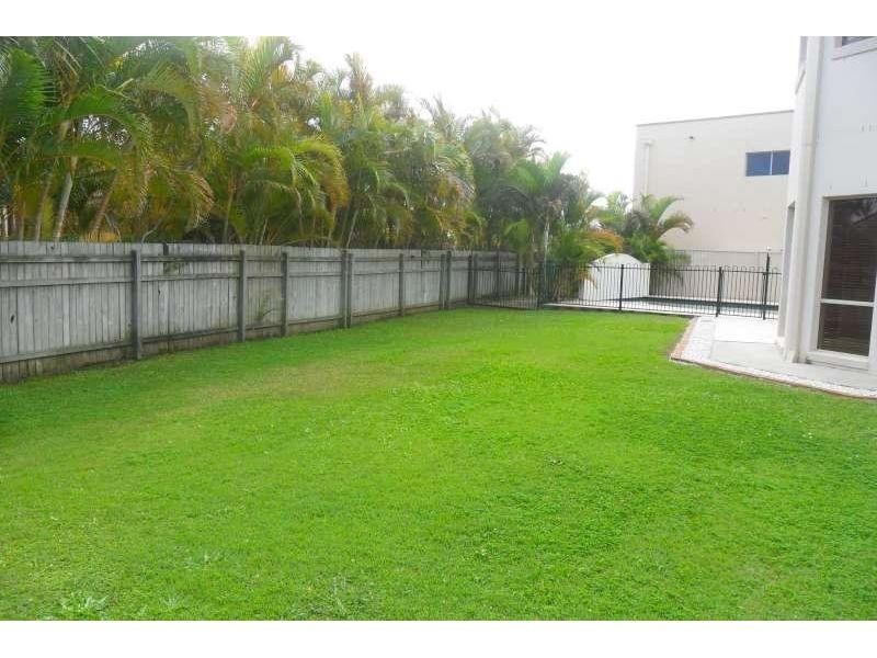 9 Marjorie Crescent, Benowa QLD 4217