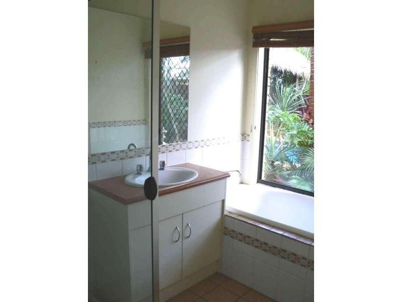 9 Katie Court, Arundel QLD 4214