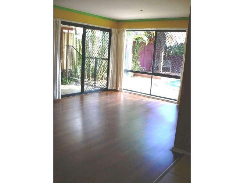 9 Katie Court, Arundel QLD 4214