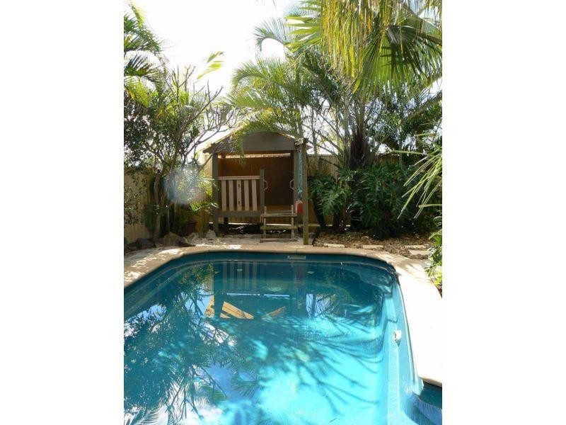 9 Katie Court, Arundel QLD 4214