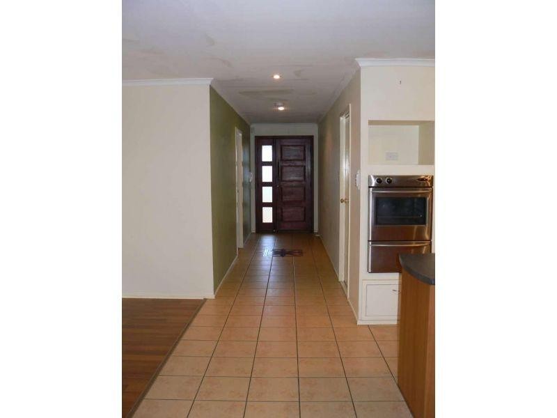 9 Katie Court, Arundel QLD 4214