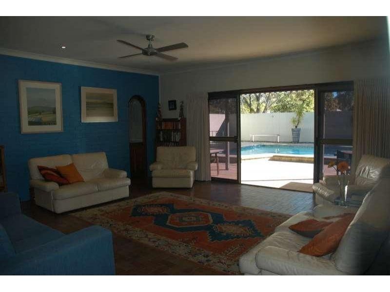 11 Lillian Avenue, Ashmore QLD 4214