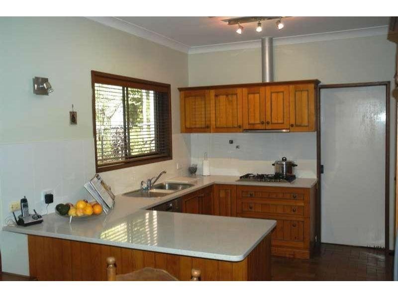 11 Lillian Avenue, Ashmore QLD 4214