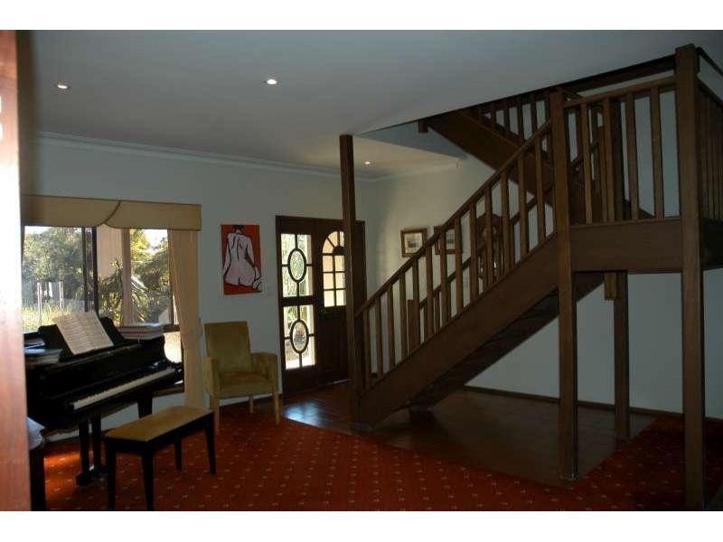 11 Lillian Avenue, Ashmore QLD 4214