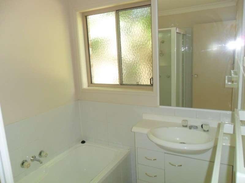 6 Muirefield Place, Arundel QLD 4214