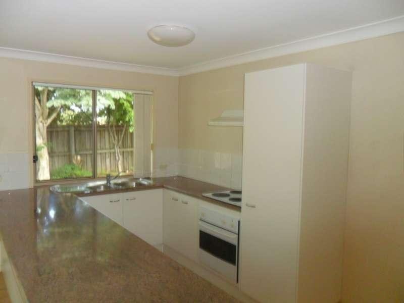 6 Muirefield Place, Arundel QLD 4214