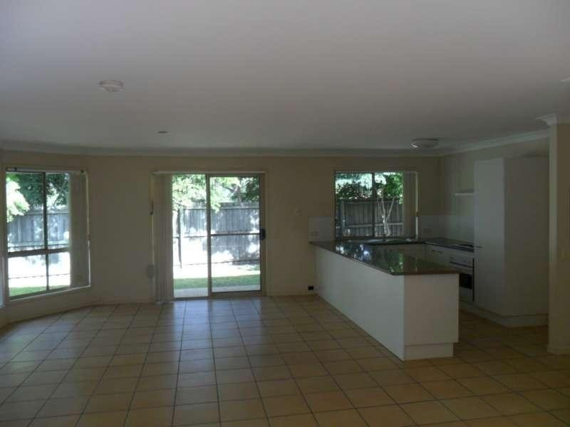 6 Muirefield Place, Arundel QLD 4214