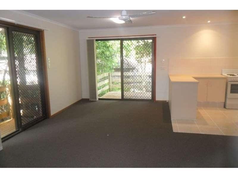 2/8 Shillito Street, Southport QLD 4215