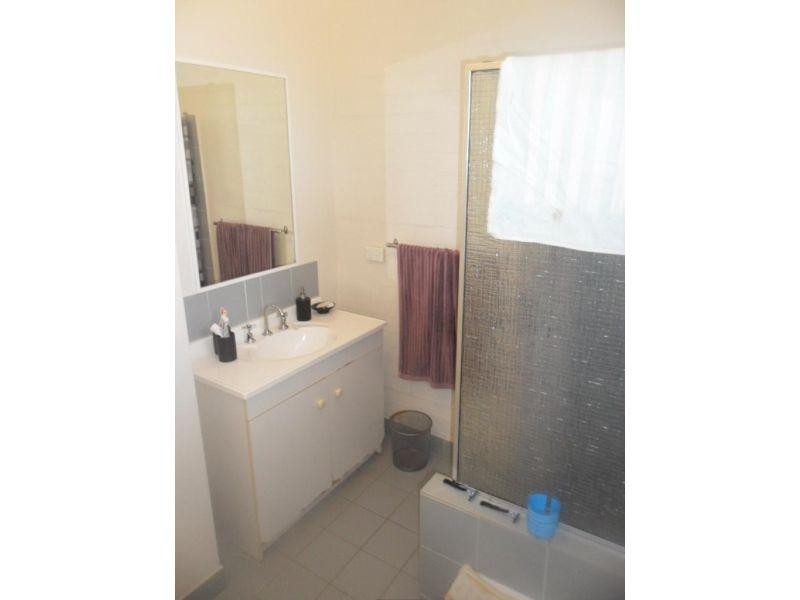 8/13-17 Brown Street, Labrador QLD 4215