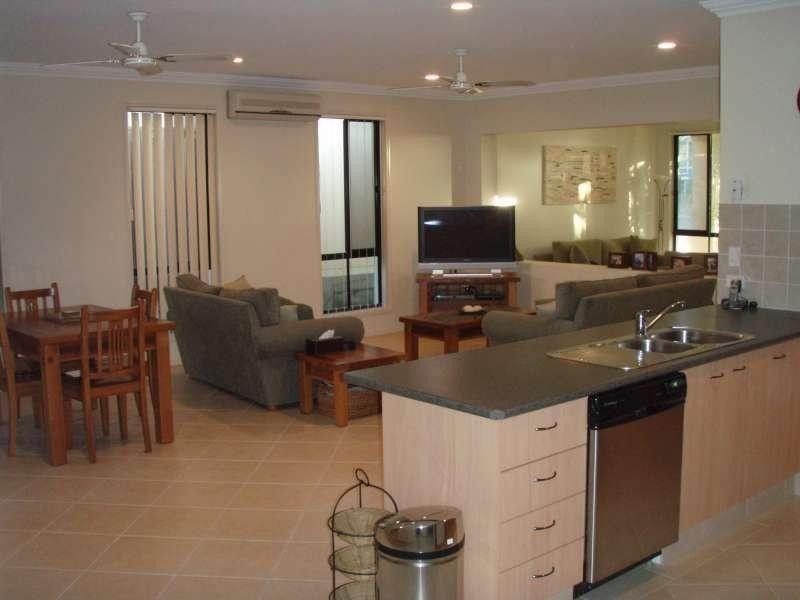 6 Nepean Court, Varsity Lakes QLD 4227