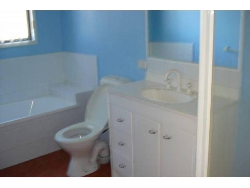 12 Hialeah Crescent, Helensvale QLD 4212