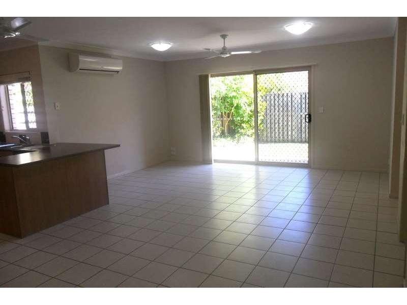 4 Hellman Street, Molendinar QLD 4214
