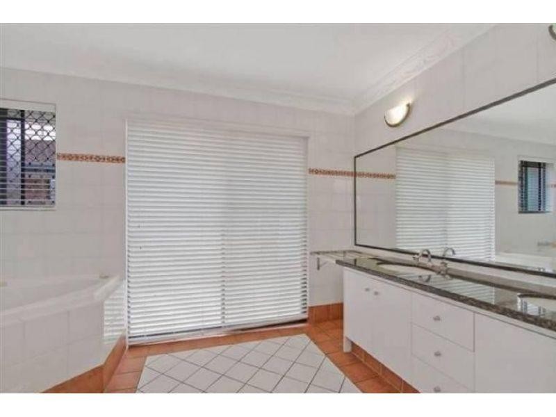 51 Witt Avenue, Carrara QLD 4211