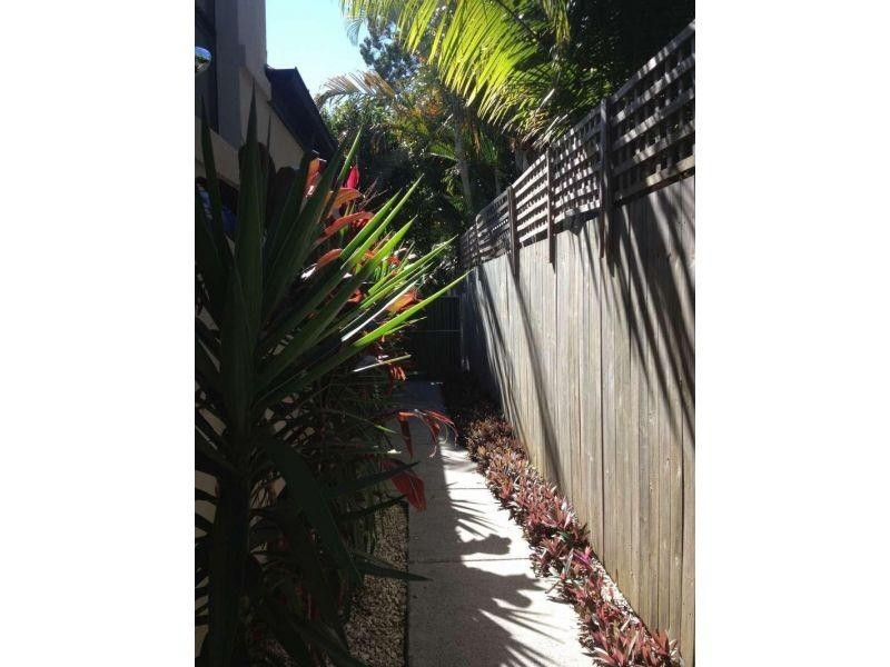 2/47 Gordon Street, Labrador QLD 4215