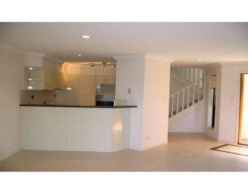 2/47 Gordon Street, Labrador QLD 4215