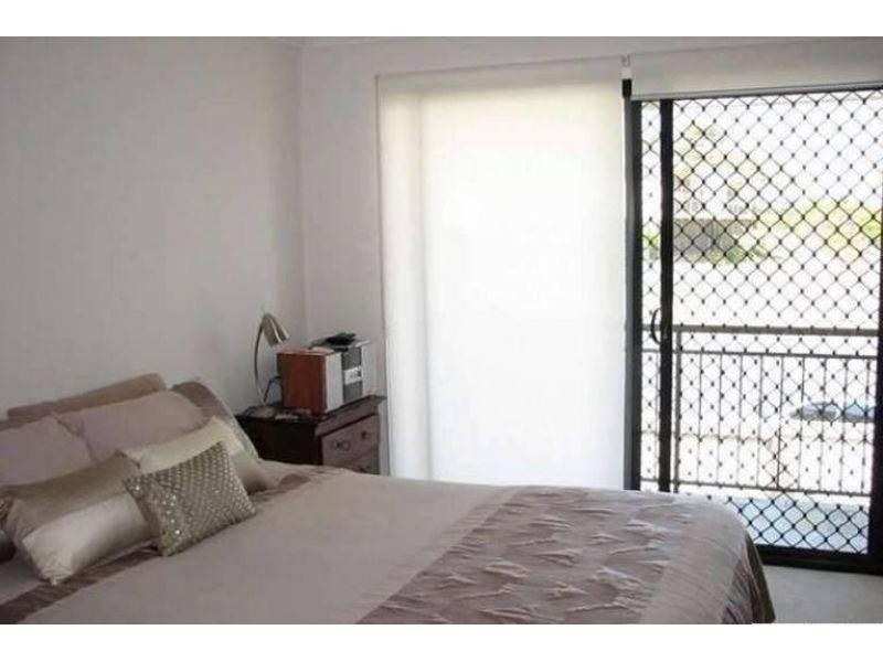 2/47 Gordon Street, Labrador QLD 4215