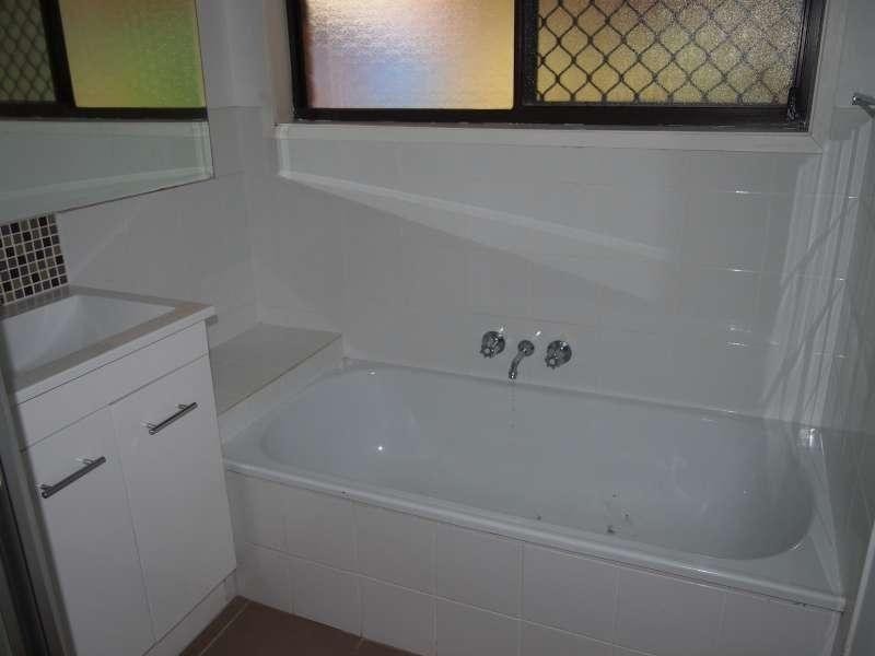 2/18 Columbia Court, Oxenford QLD 4210