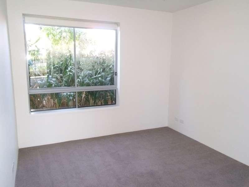 216/3 Pendraat  Parade, Hope Island QLD 4212