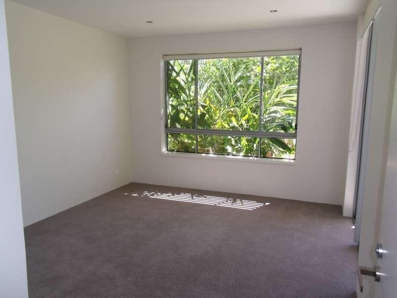 216/3 Pendraat  Parade, Hope Island QLD 4212