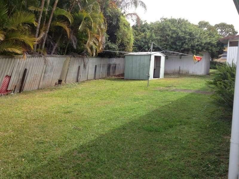 4 Teresa Easement, Labrador QLD 4215