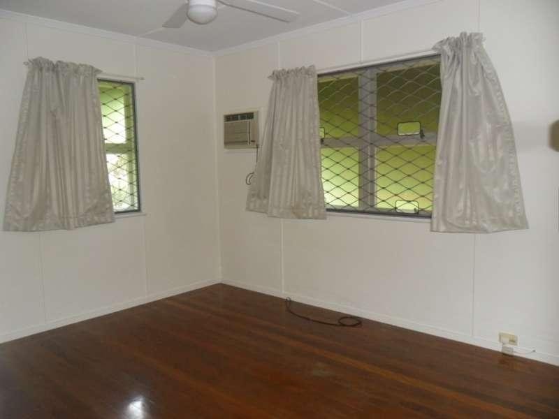 4 Teresa Easement, Labrador QLD 4215