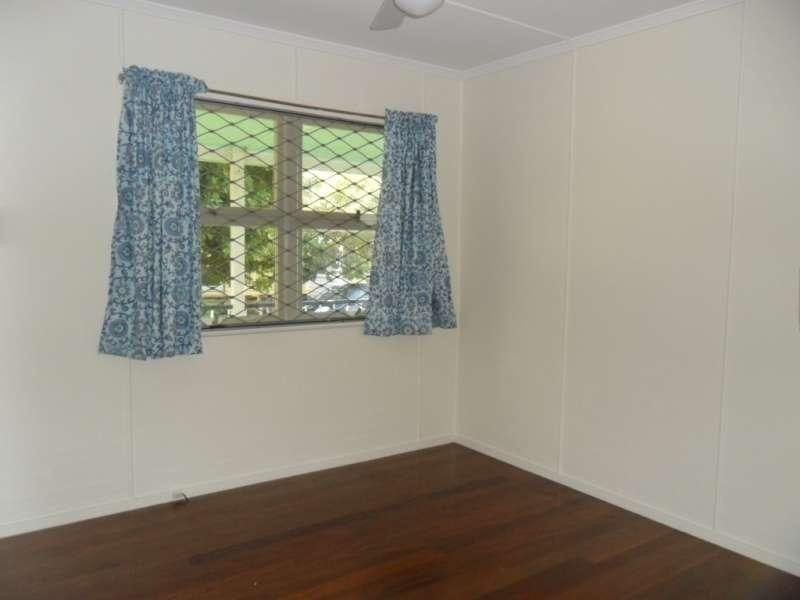 4 Teresa Easement, Labrador QLD 4215