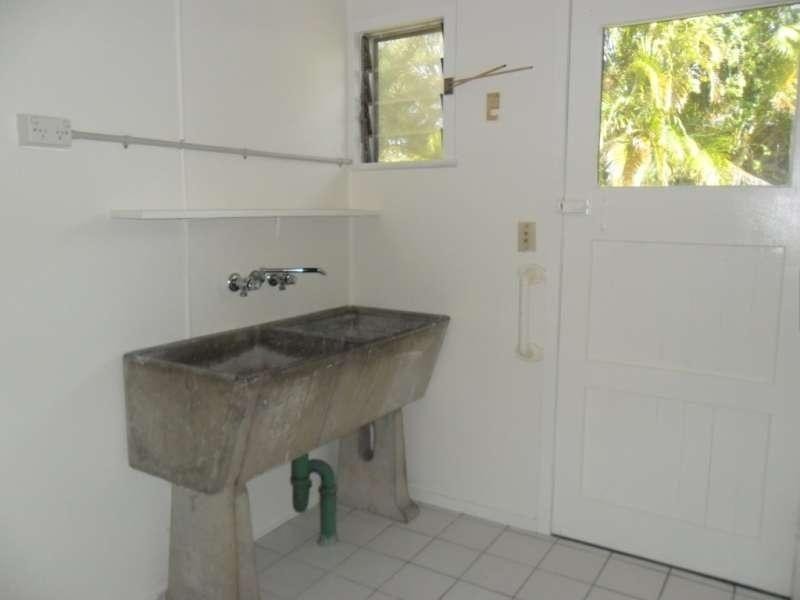 4 Teresa Easement, Labrador QLD 4215